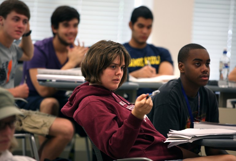 honors seminar student discussing in honors seminar