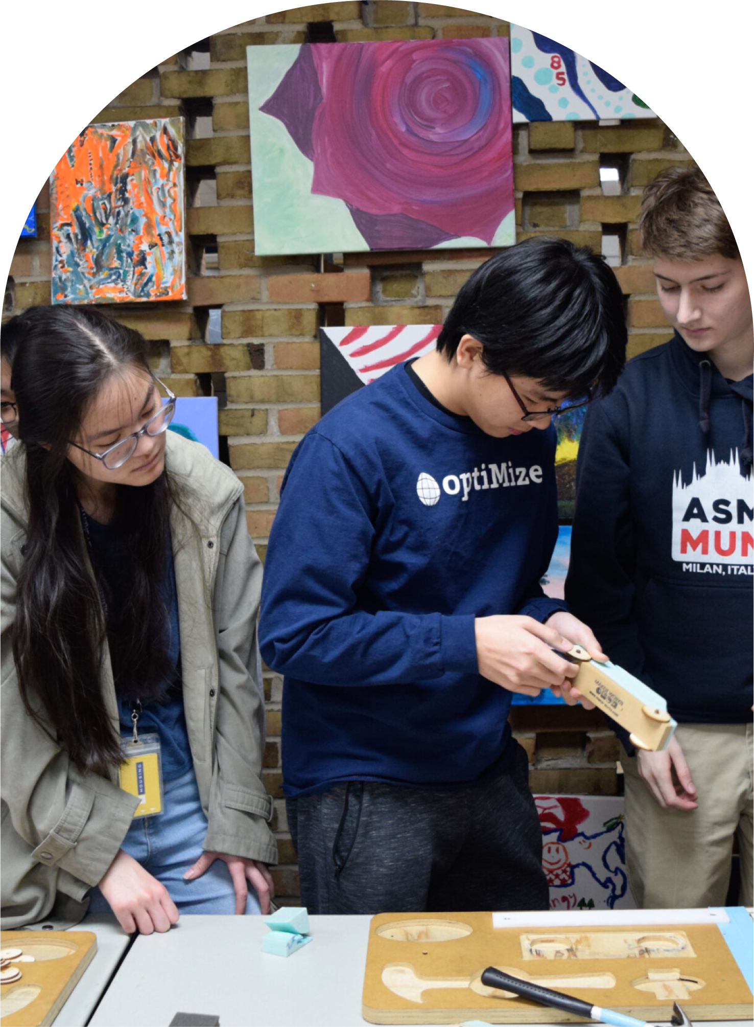 home_arch Students building workshop arched top